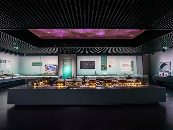 独立文物展柜图片