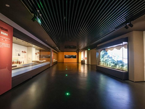 沿墙文物展柜