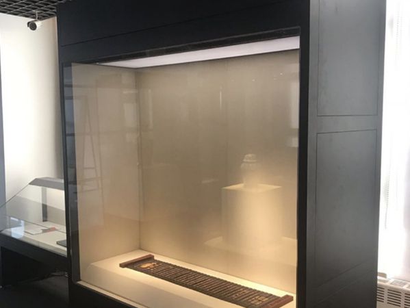 采用的二手文物展柜用于文物展览有哪里利弊? 展柜回收